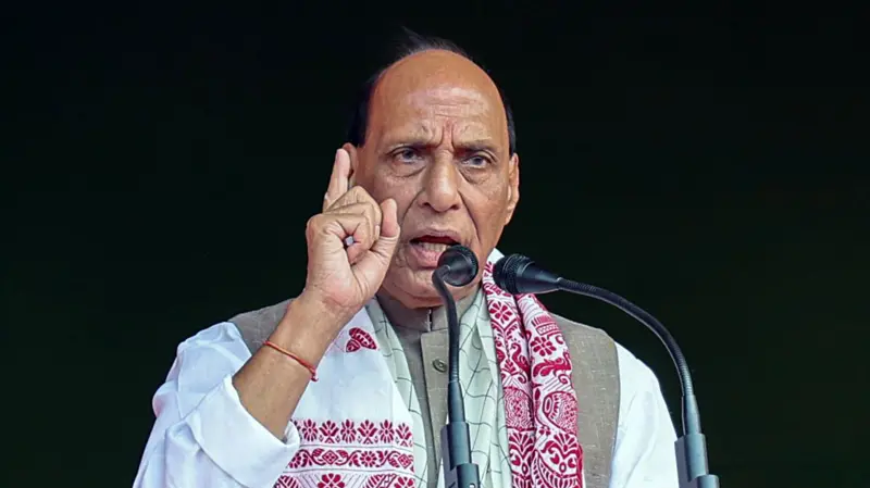 होर्मुज़ स्ट्रेट से भारतीय जहाज़ सुरक्षित निकाले जा रहे, देश में ईंधन की कोई कमी नहीं: राजनाथ सिंह