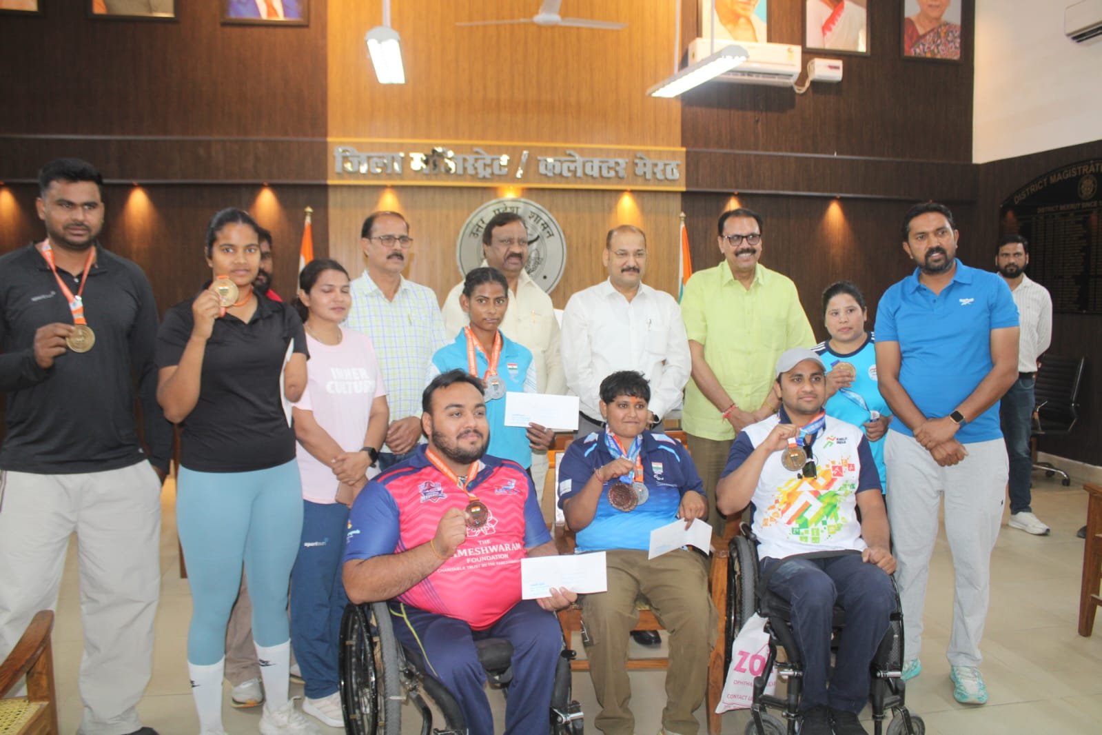 मेरठ के पैरा एथलीट्स ने राष्ट्रीय स्तर पर लहराया परचम, डीएम ने किया सम्मानित