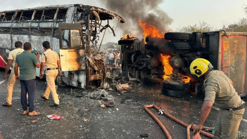 आंध्र प्रदेश में भीषण सड़क हादसा, 14 लोगों की मौत